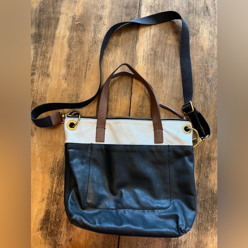 FOSSIL Color Block Crossbody in Black and White
